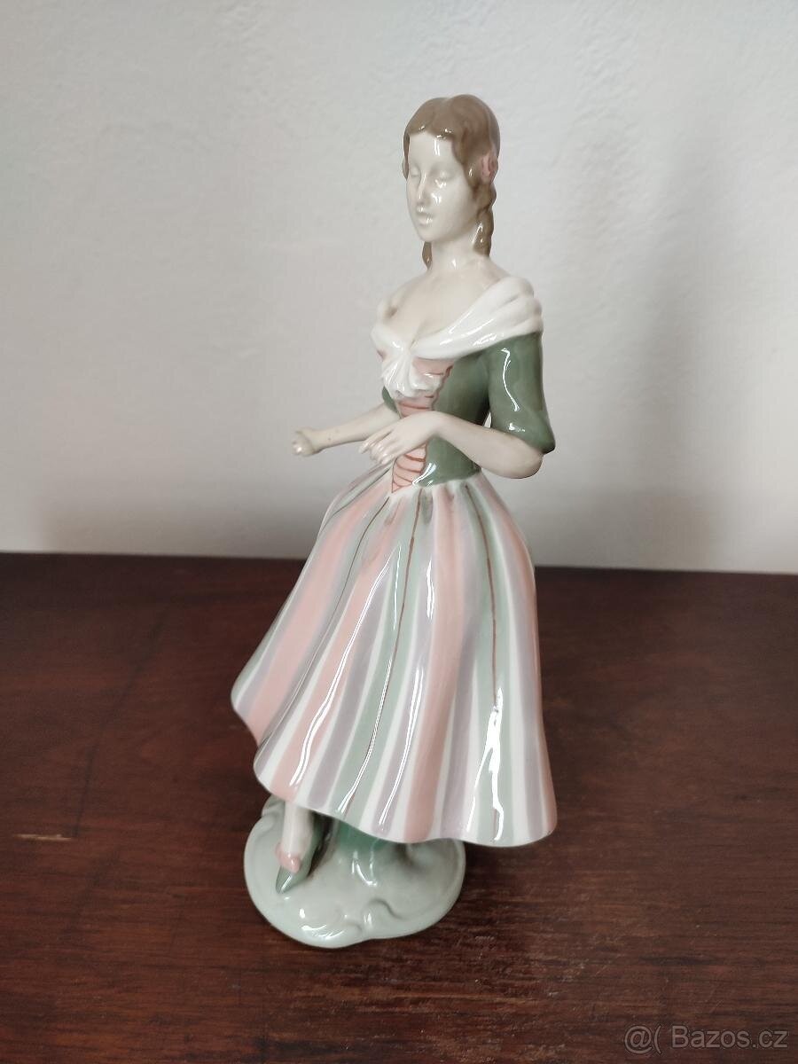 Royal dux žena porcelánová soška - 6