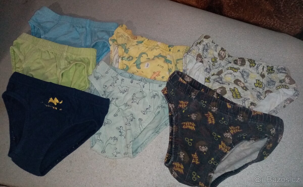 Různé sady slipů + ponožky + punčocháče - 6