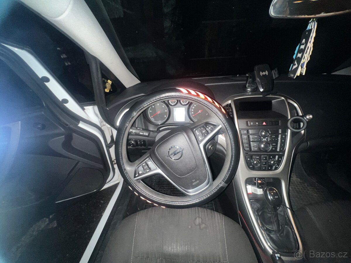 Prodám opel astra J sport - 6