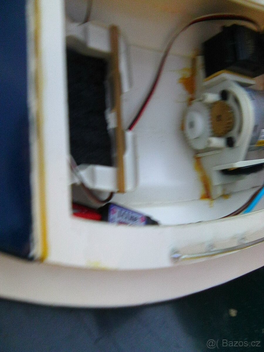 Rc loď Robbe Little Devil. - 6