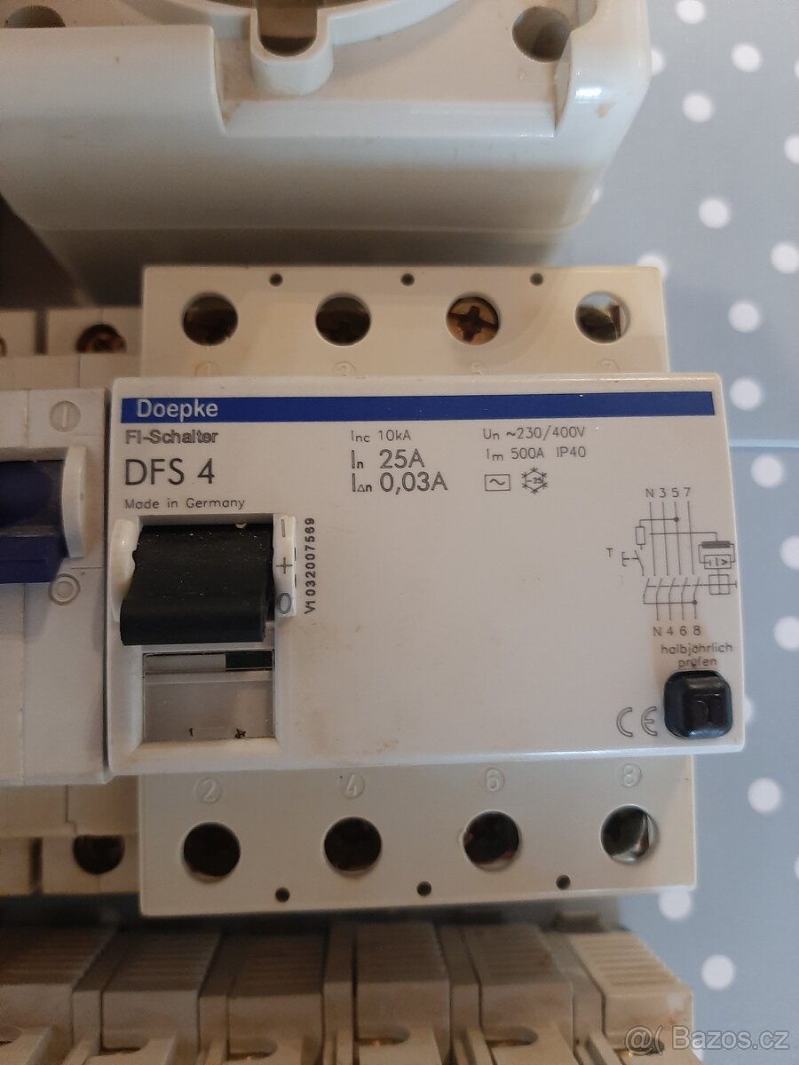 Jističe, prodouvé chrániče a zásuvky - 6