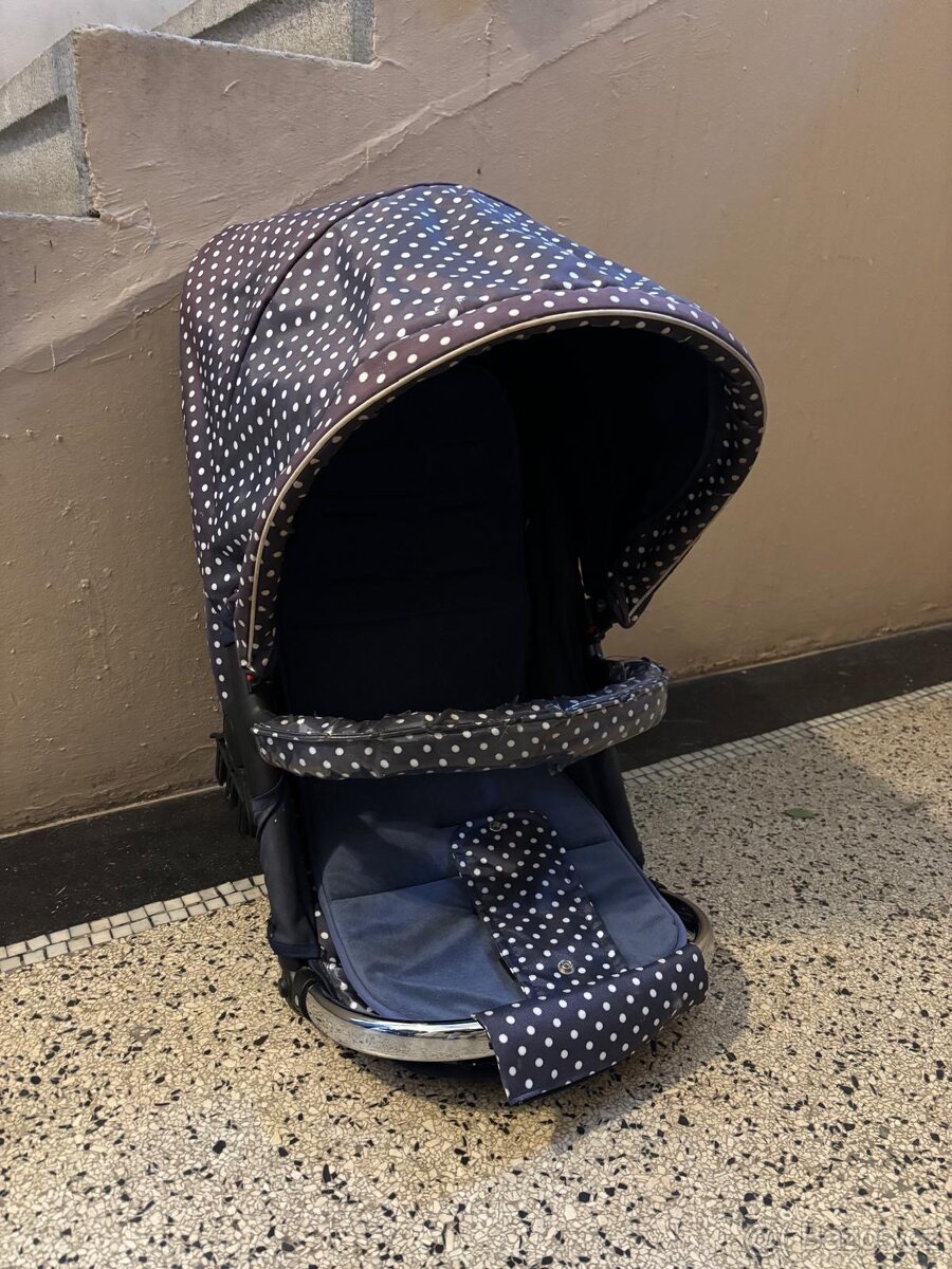 Houpací proutěný kočár - 6