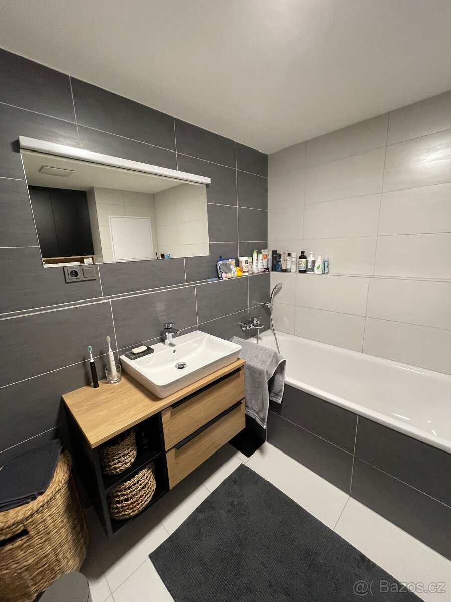 Prodej bytu 2+kk 71,97m2 s terasou, sklepem včetně vybavení - 6