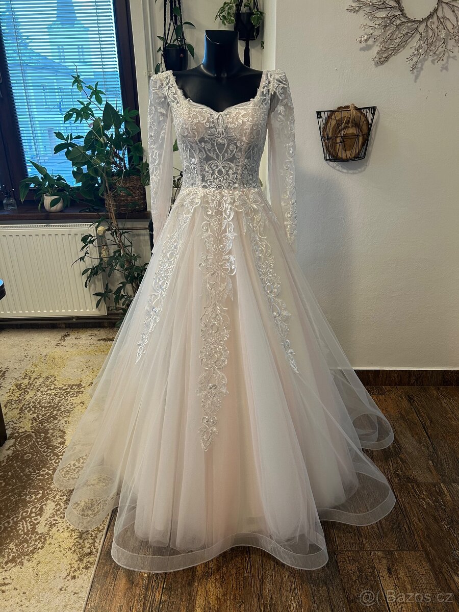 Svatební šaty, víc druhů - 6