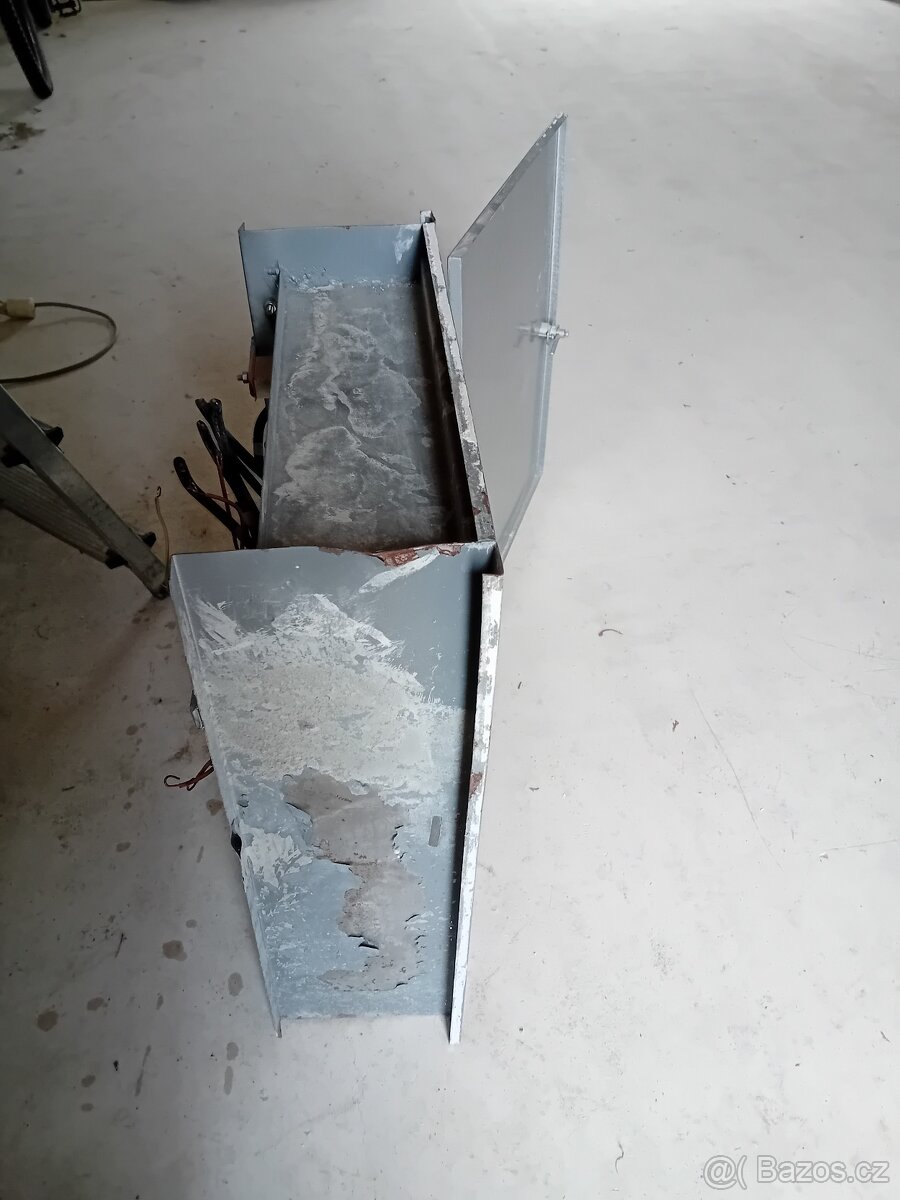 Prodám starší elektroměrovou skříň - 6