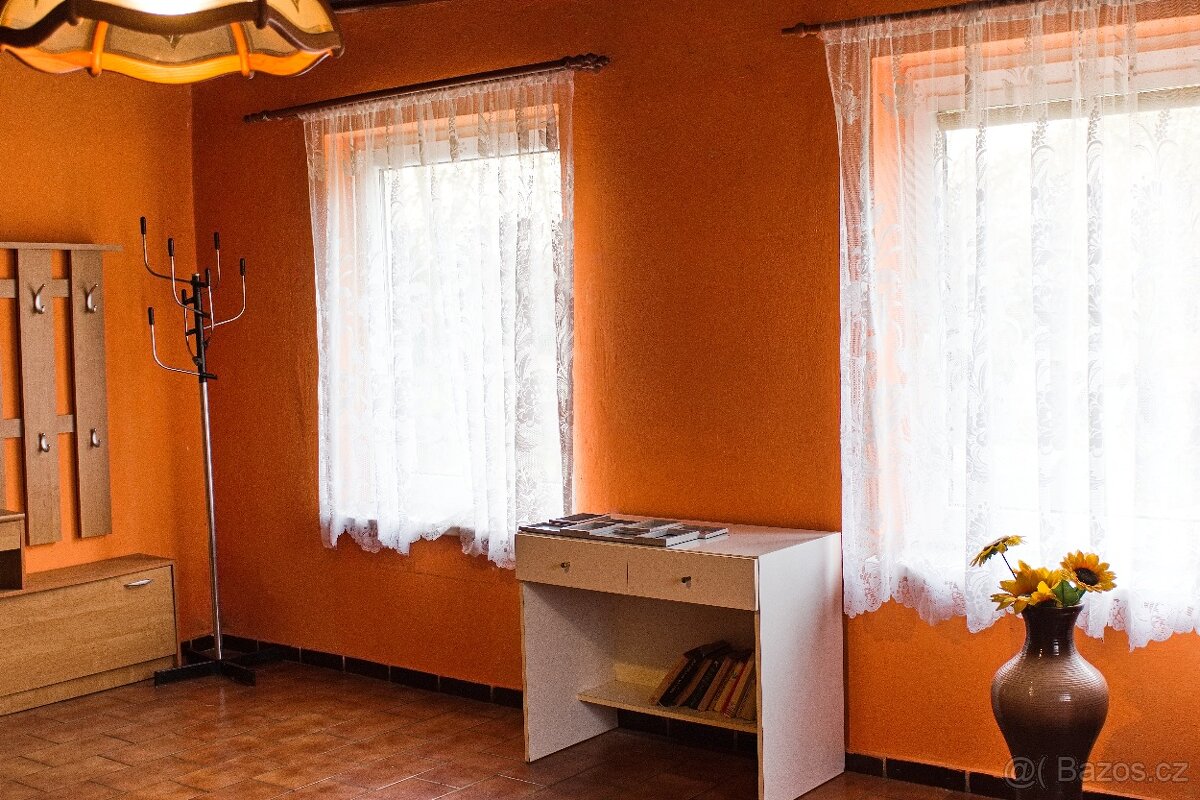 Patrový dům na vesnici-pozemek 1150 m2 - 6