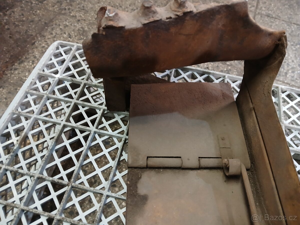 VW KDF 82 Kubelwagen Motorový plech - 6