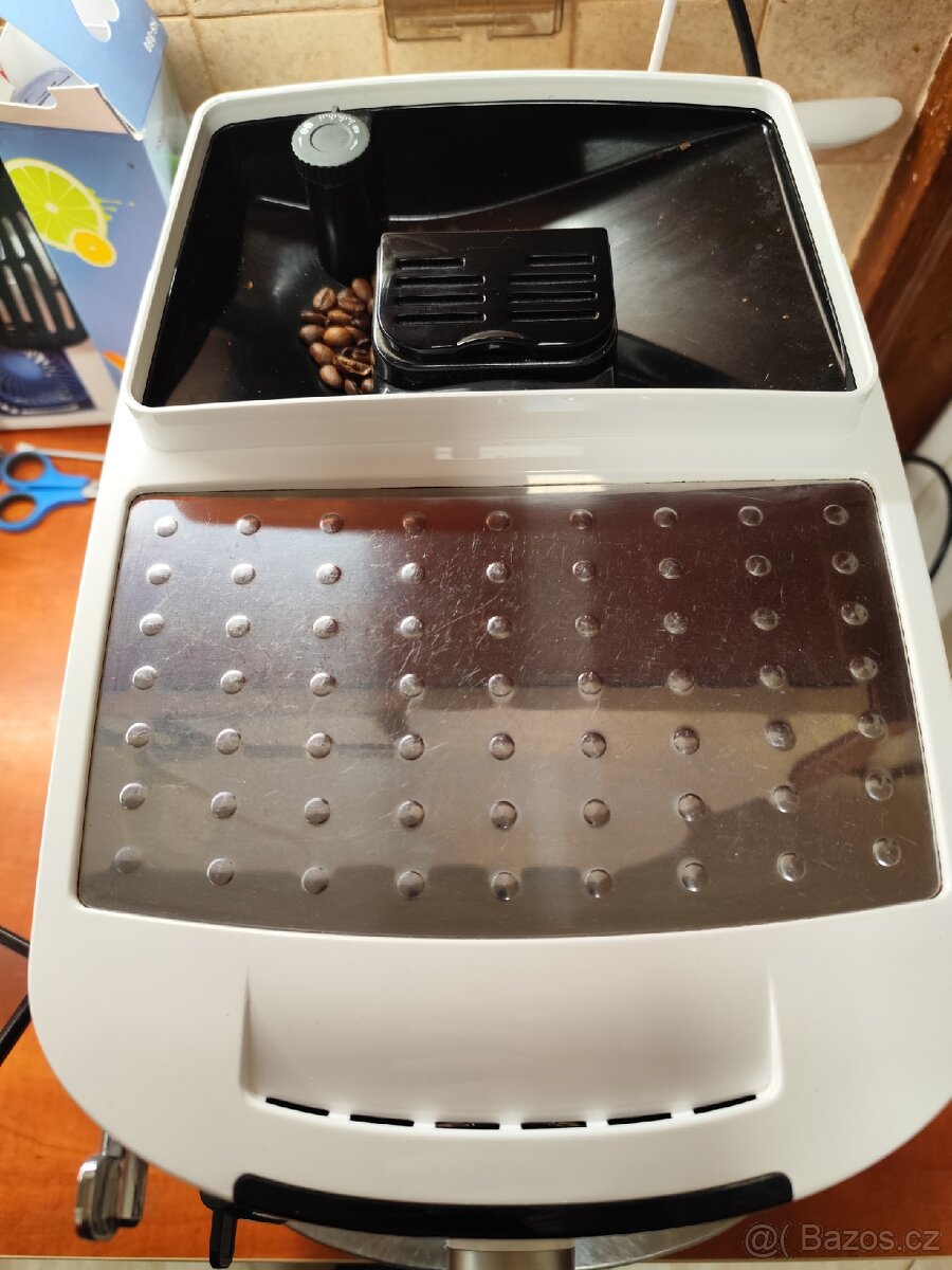 Prodám automatický kávovar DeLonghi Magnafica S 22.110 w - 6