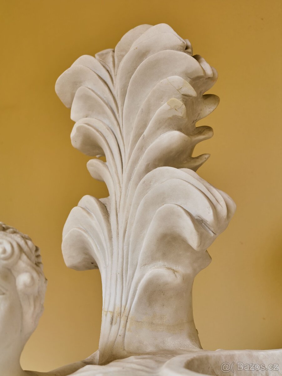 Monumentální klasicistní mramorová váza s figurální výzdobou - 6