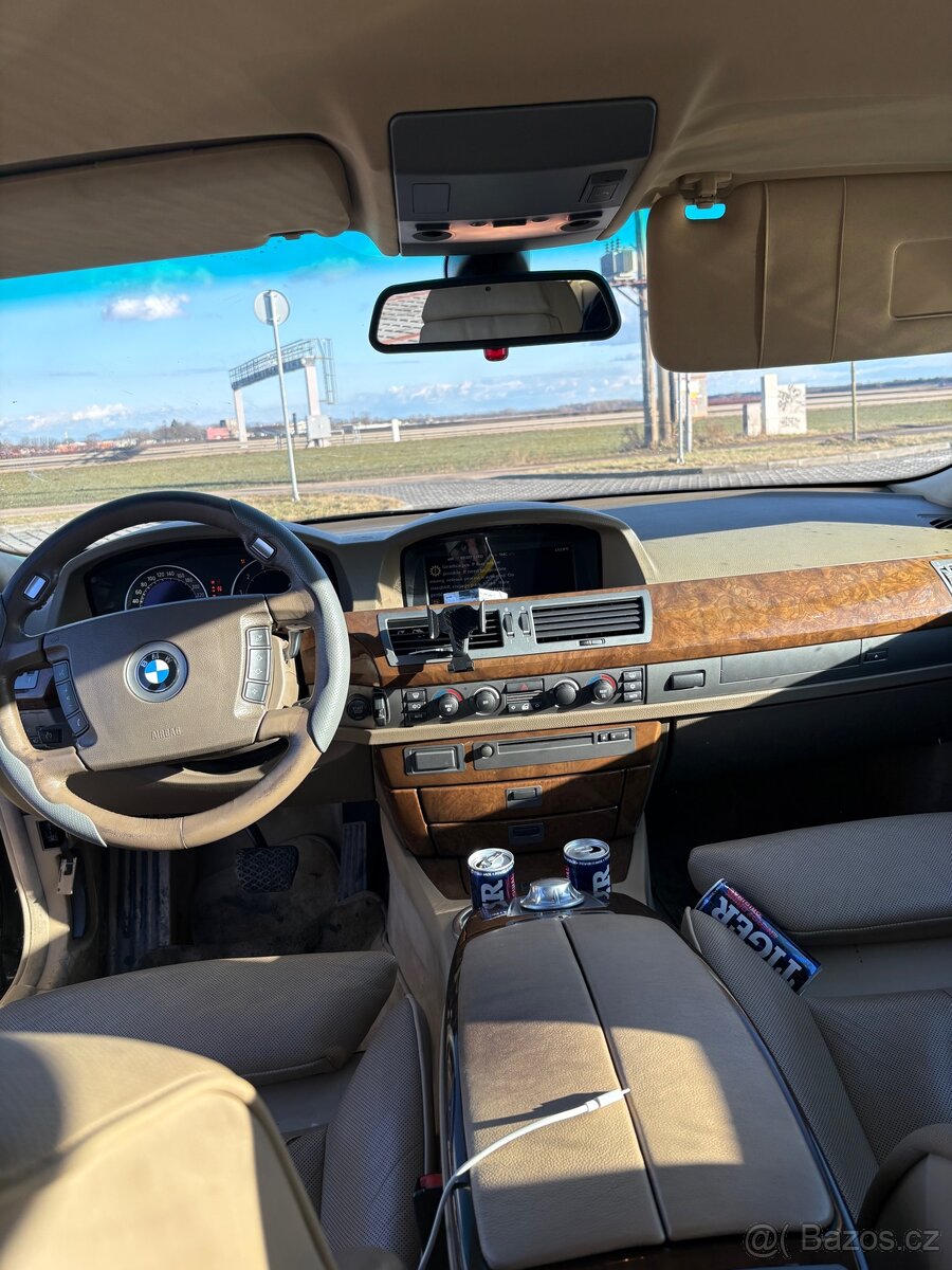 BMW 745i - 6