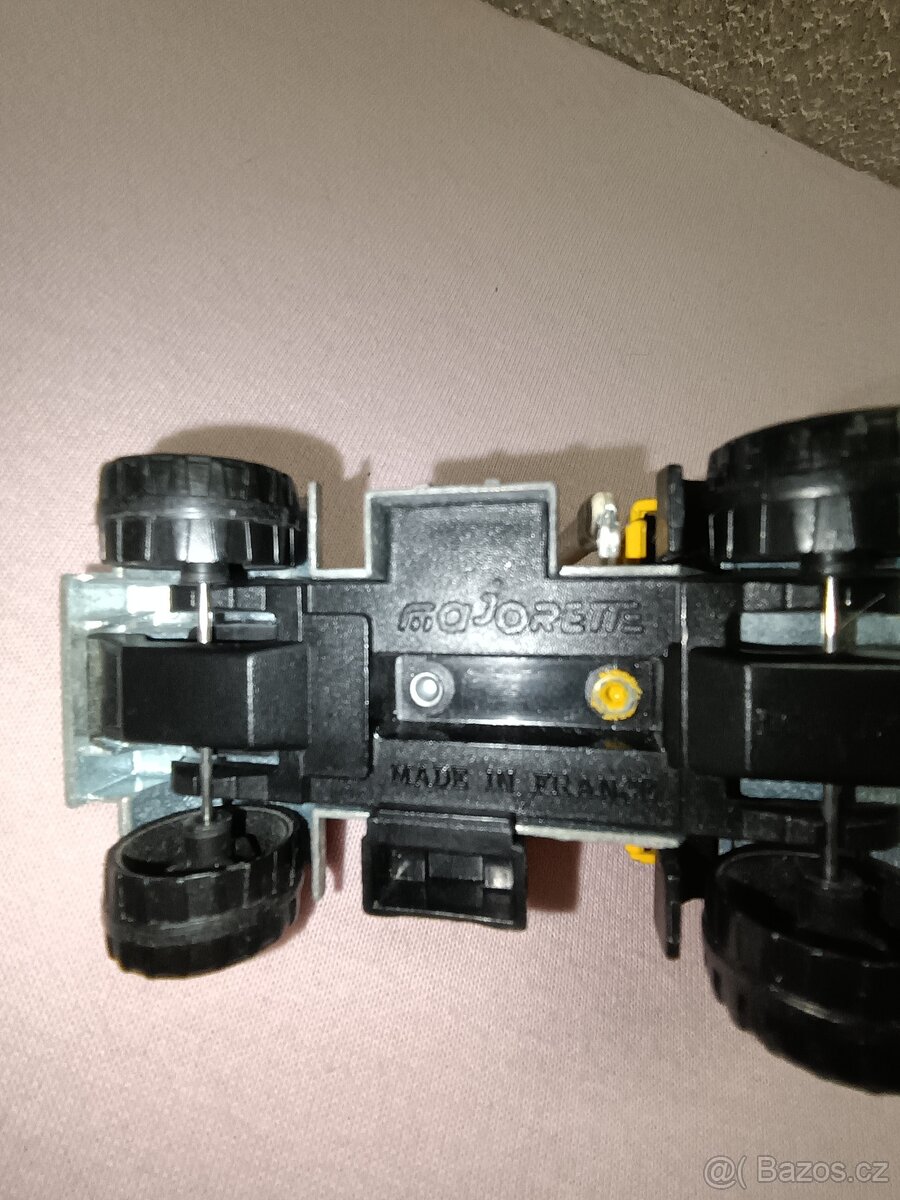 Retro sběratelský kamion Globetrotter – kovový (1/60) - 6