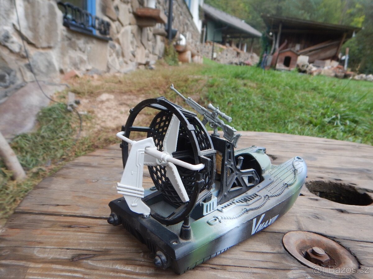 figurky vojáci, vojenská technika, vznášedlo, dělo - 6