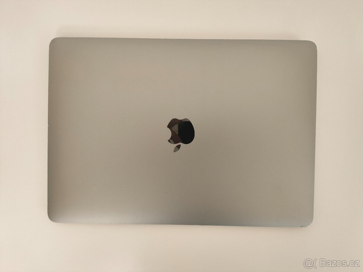 MacBook Air 13" 2019 | i5 • 8GB • 128GB SSD - 6
