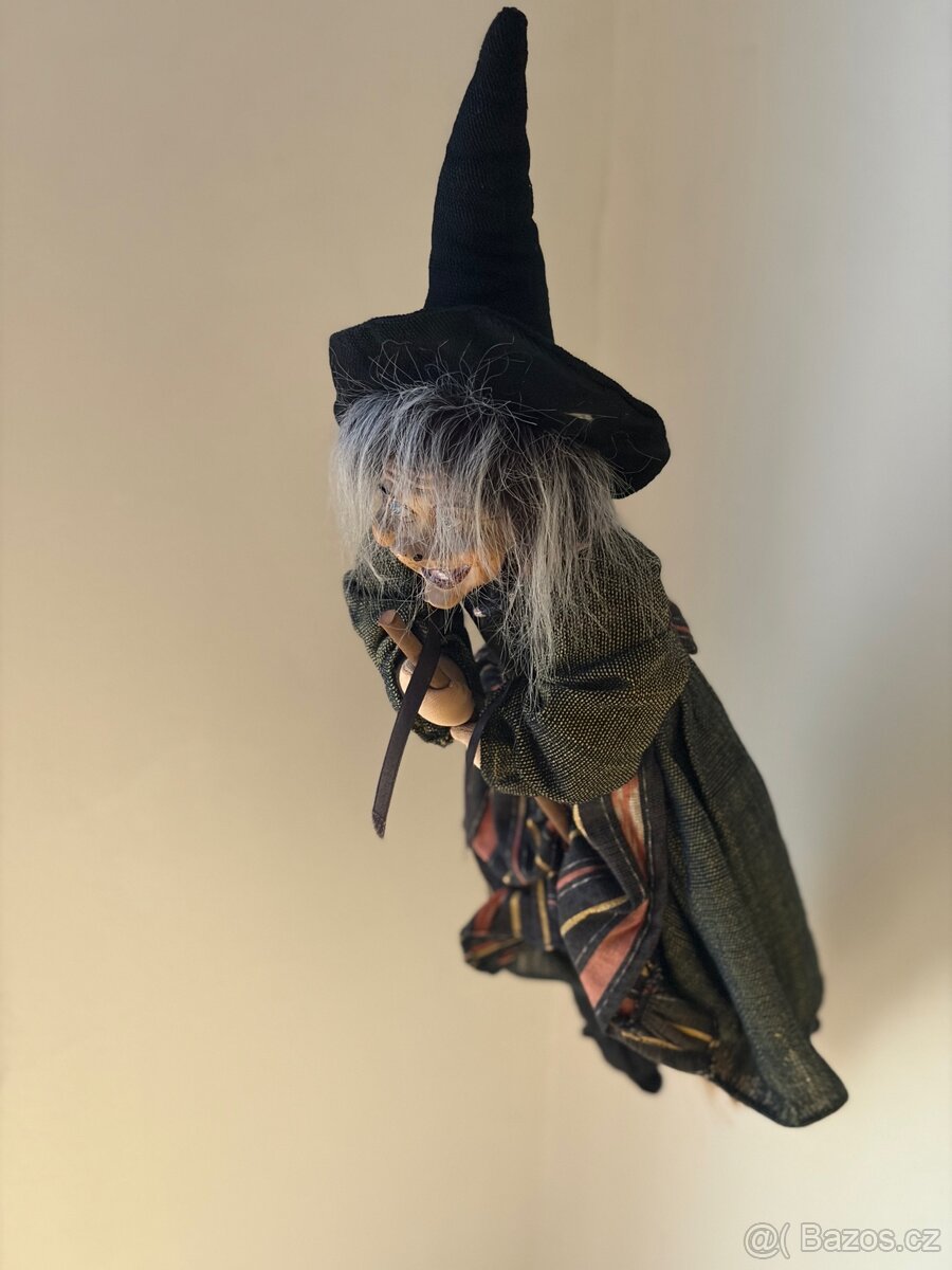 Závěsná čarodějnice na koštěti 54 cm - 6