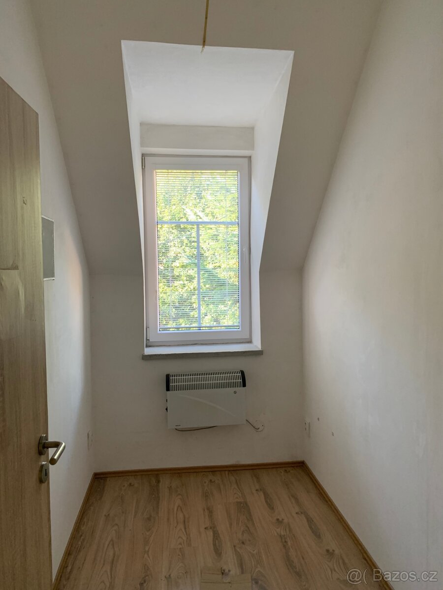 Bytový dům se třemi byty v OV a zahradami v OV a parkováním - 6