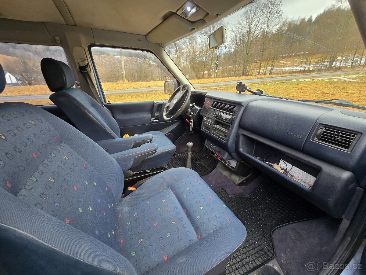 VW Caravelle Syncro - 6