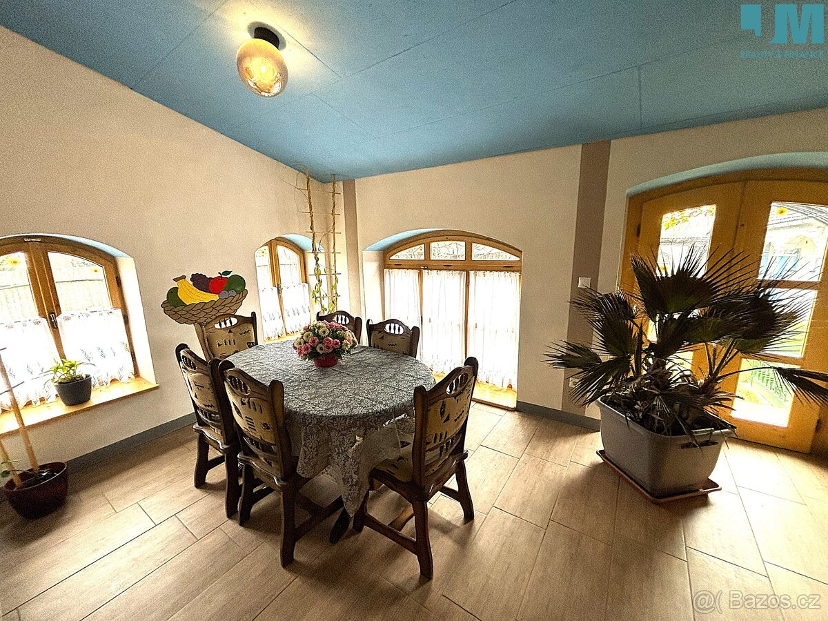 Prodej rodinného domu 250 m², Hevlín, ev.č. 01915 - 6