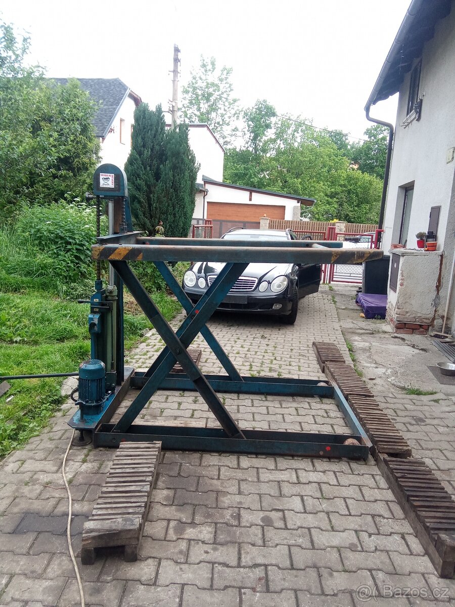 Nůžkový zvedák do 2t - 6