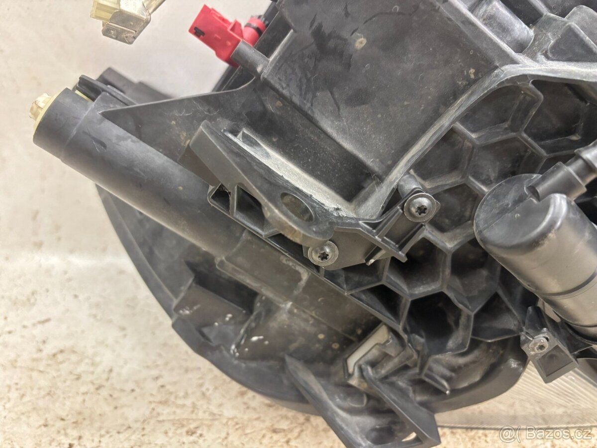 Přední levý xenon Škoda Superb 2 facelift - 6