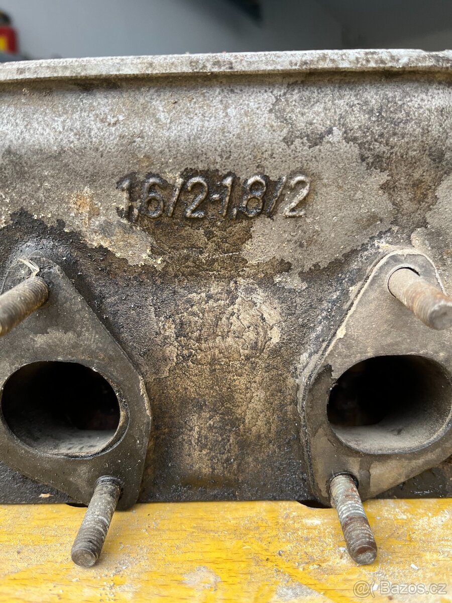 Dvě hlavy motoru BMW M10 E10 1602 1802 - 6