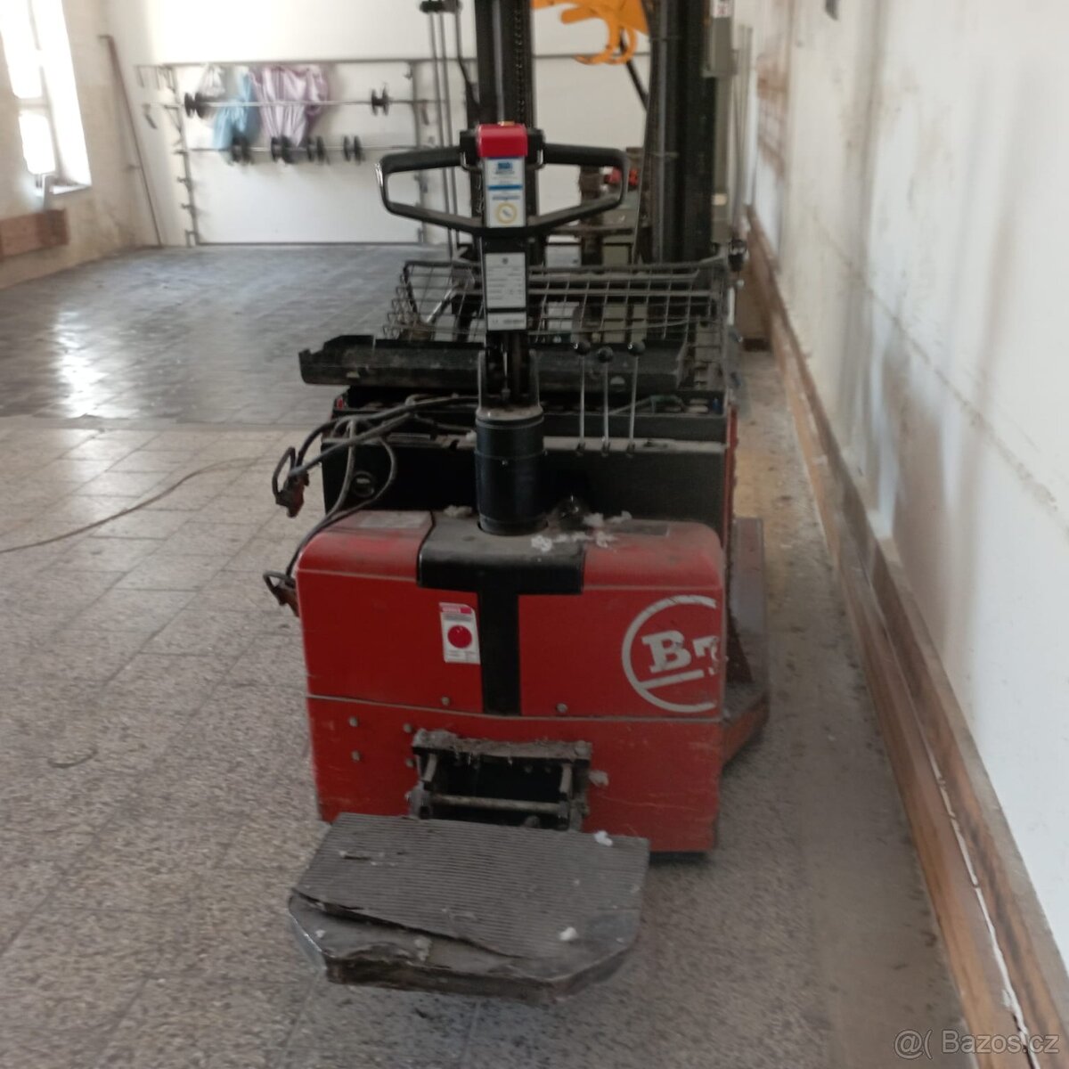 Ruční vysokozdvižný elektrický vozík BT RWE 120 - 6