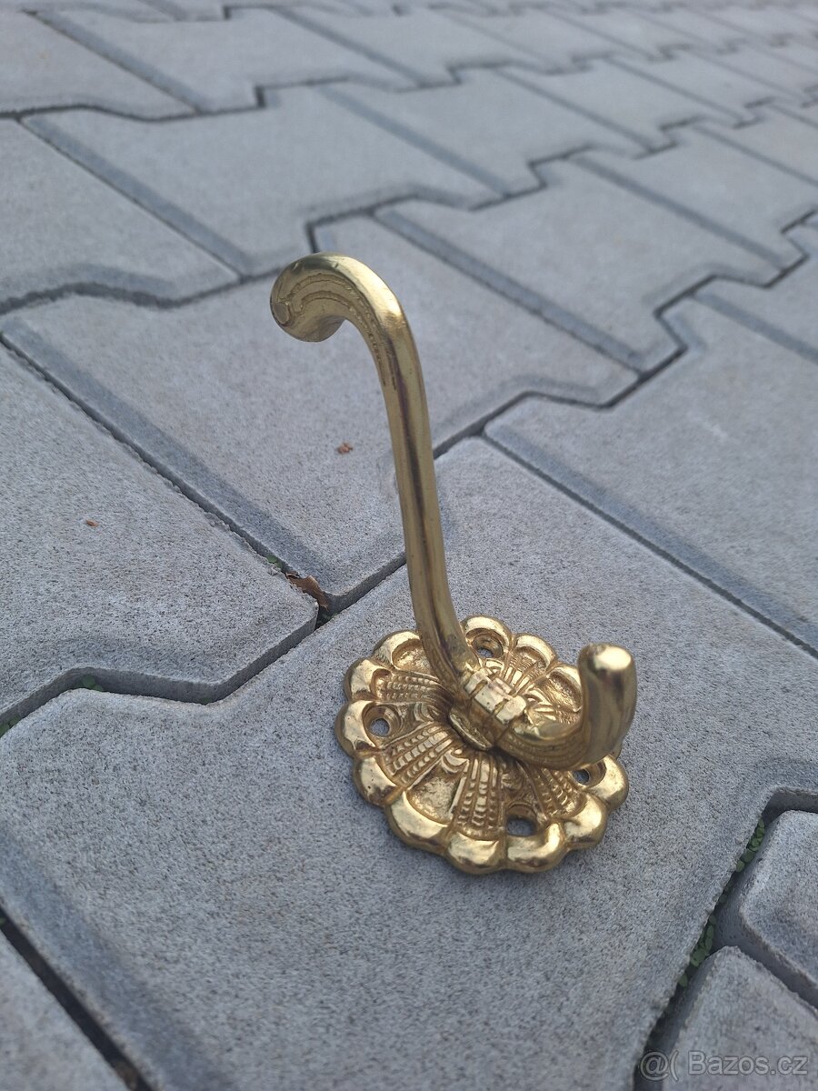 Mosazné háčky - několik druhů a velikostí - 6