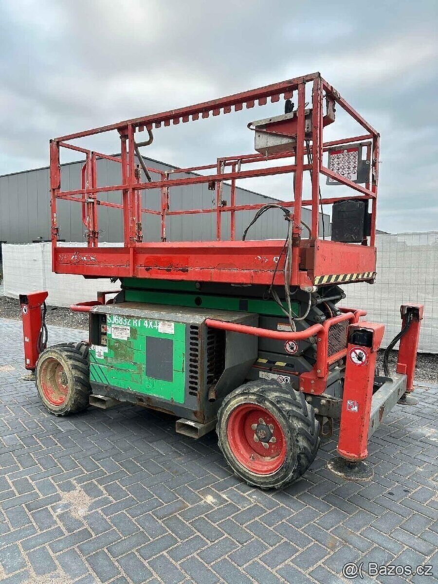 TERÉNNÍ NŮŽKOVÁ PLOŠINA SKYJACK SJ 6832 RT - 6