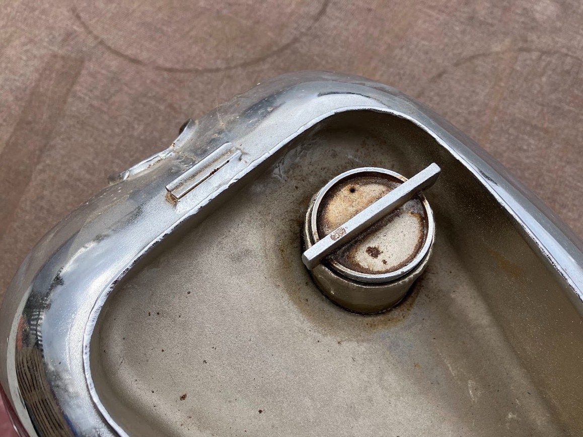 nádrž manet, dvoupíst. - 6