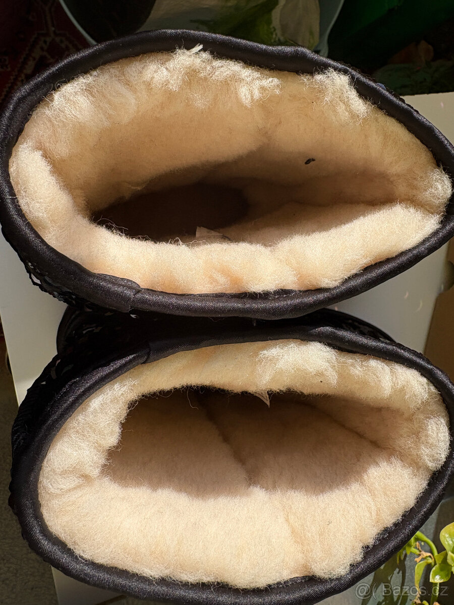 Fantastické zimní válenky zn. UGG, vel. 40 - 6