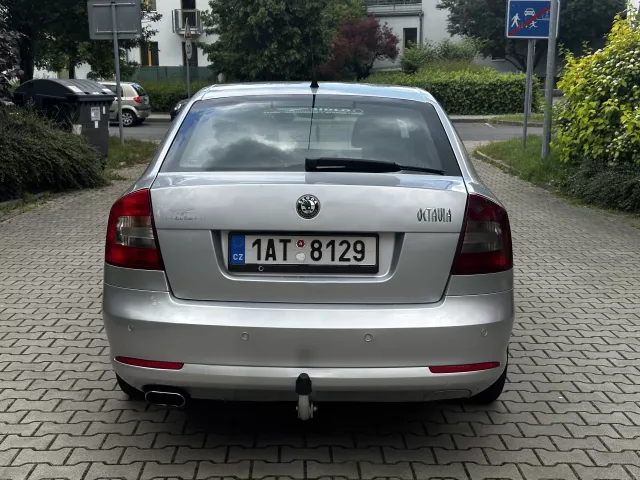 Škoda Octavia II 1.6 16V Facelift Kůže ALU kola Tažné - 6