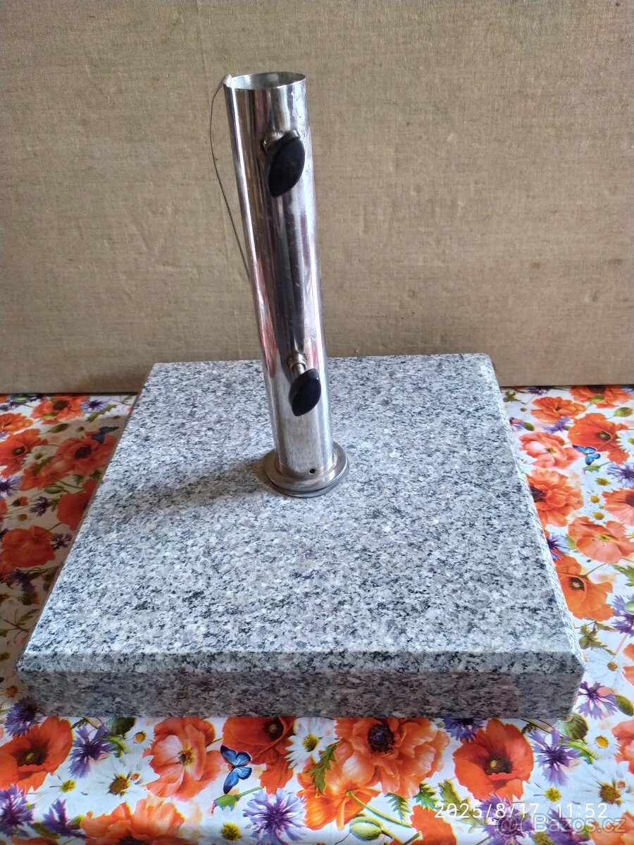 Nabízím žulový stojan na slunečník s tyčí 110cm. - 6