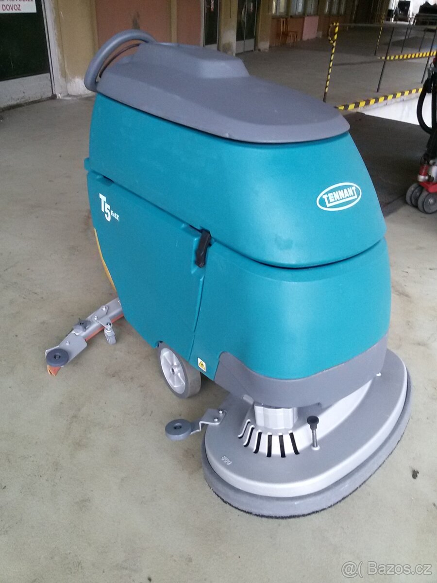 Podlahový mycí stroj Tennant T5 Disk 80 s vlastním pojezdem - 6