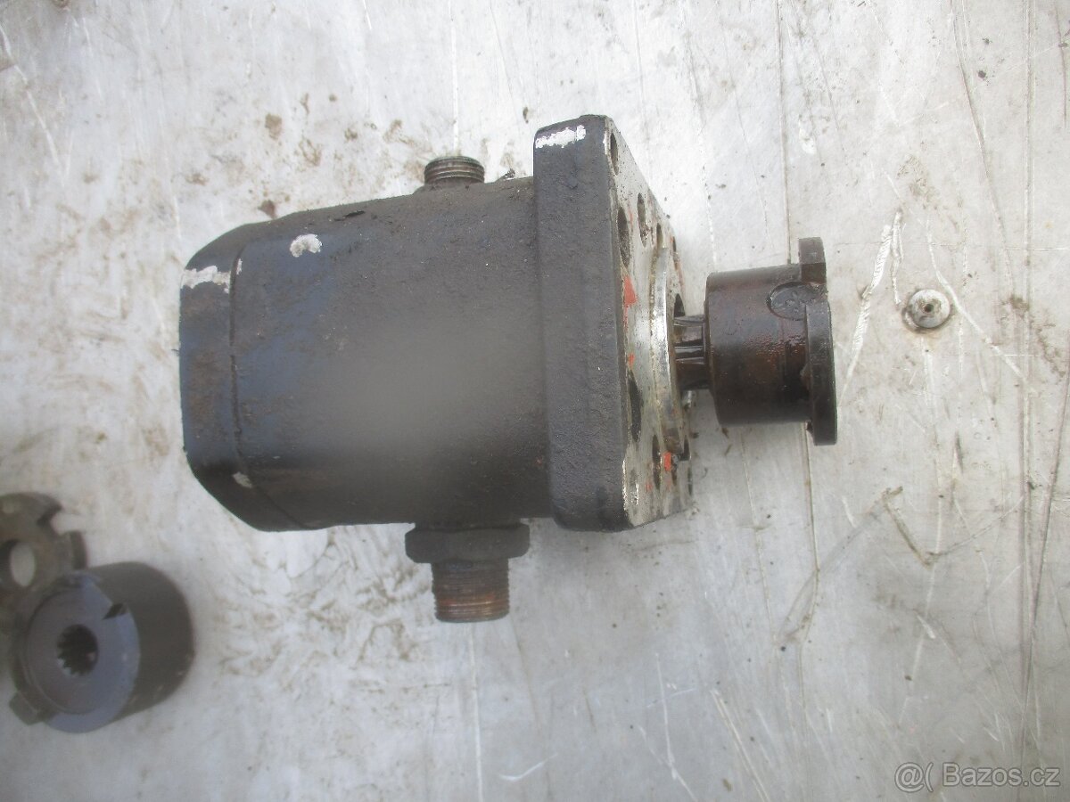 převodovka,diferenciál a hydraulické čerpadlo Multicar M 25 - 6