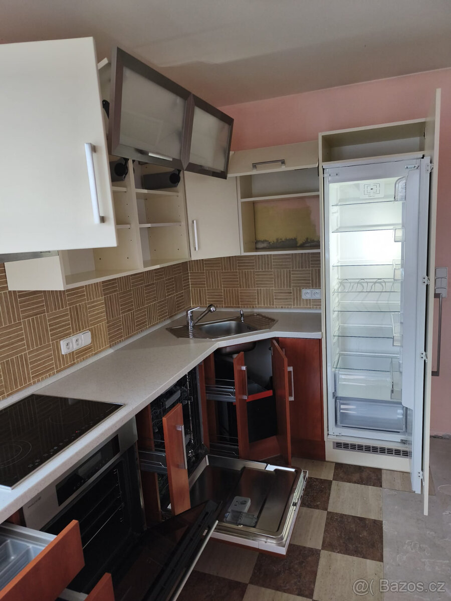Kuchyňská linka se spotřebiči - 6