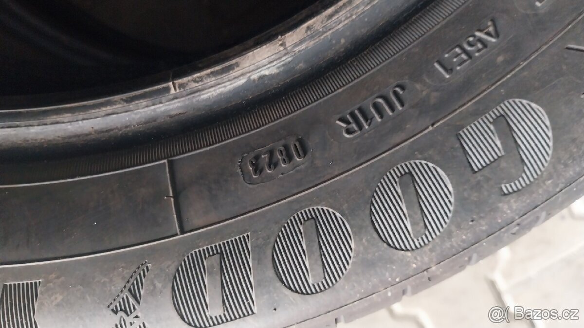 Prodám 2 x letní pneu Goodyear 205/55/17 - 6