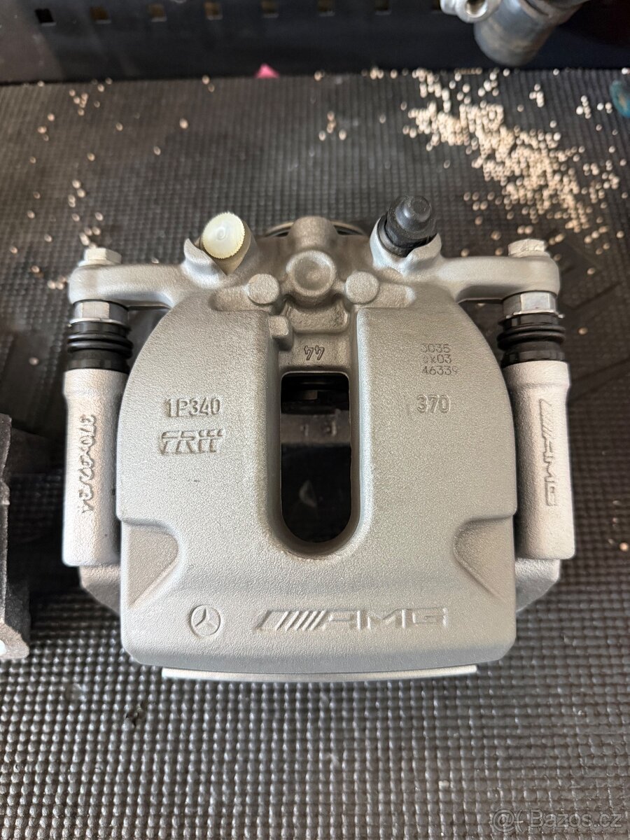 Mercedes AMG brzdy - 6