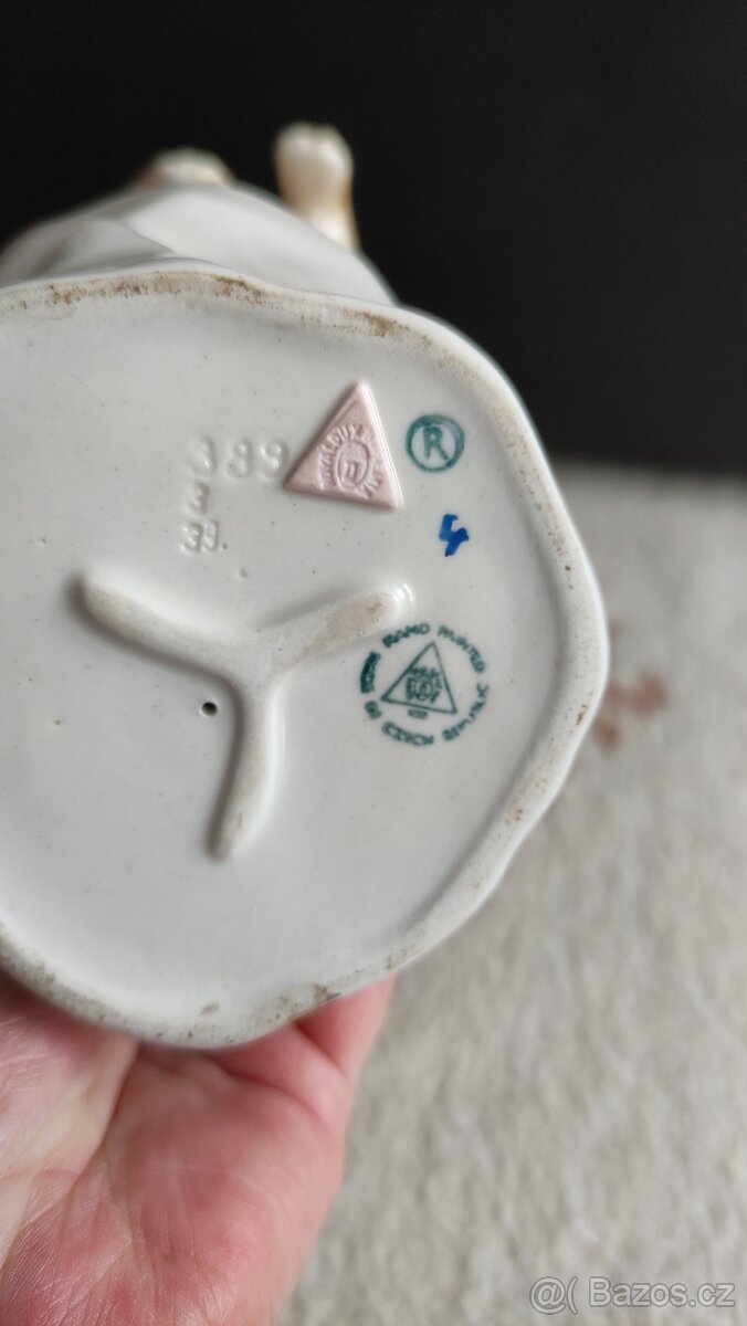 Socha. soška, figurka - veverka Royal Dux - 6