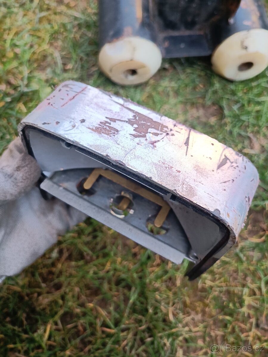 Držáky na Tacho+ Část zadního Světla Jawa - 6