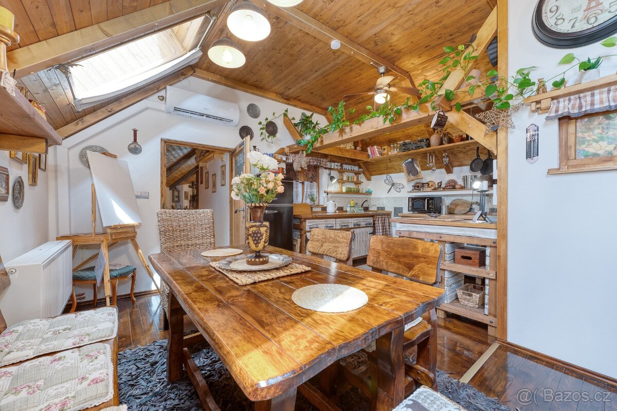 Prodej domu s jedinečnou atmosférou ve Všechlapech - 6