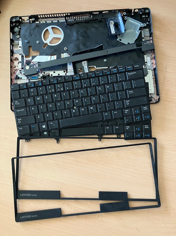 DELL Latitude E6440 - 2 x na díly, pěkné chasis + díly - 6