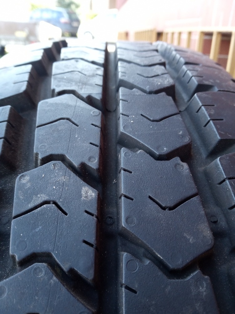 Prodám rezervní kolo 195R 14 C - 6