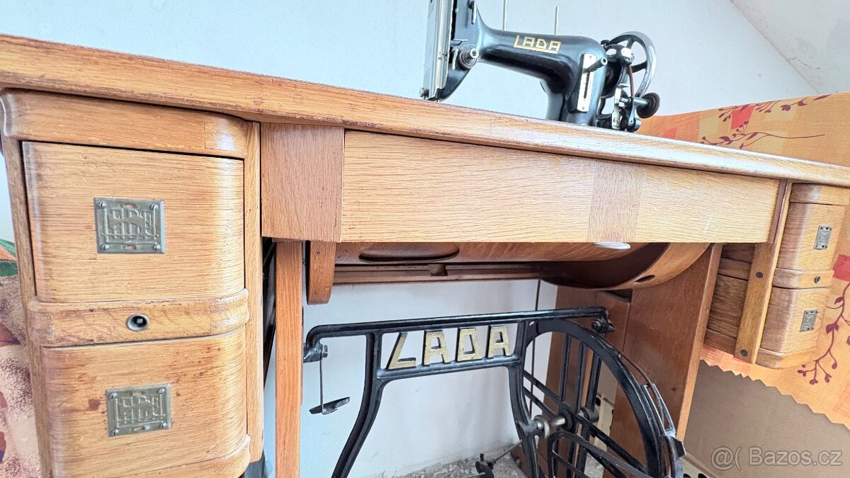 Šicí stroj LADA - 6