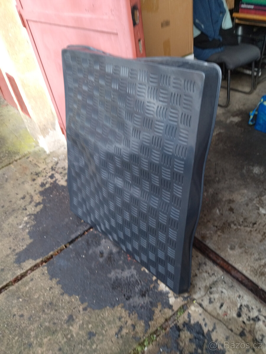 Vana do kufru auta 90x100 cm. - 6
