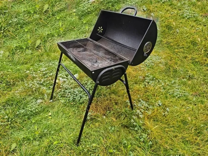 Venkovní gril na dřevěné uhlí. - 6