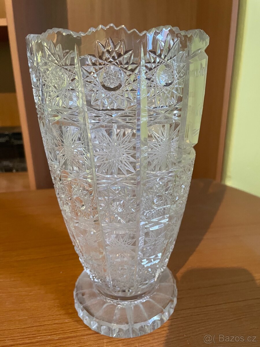 Broušená skleněná váza - 6