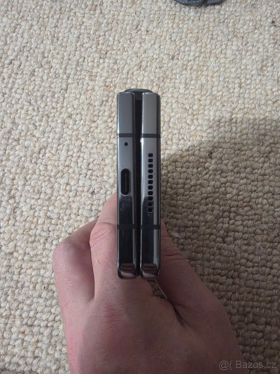 Prodám Samsung Galaxy Fold 4 - 6