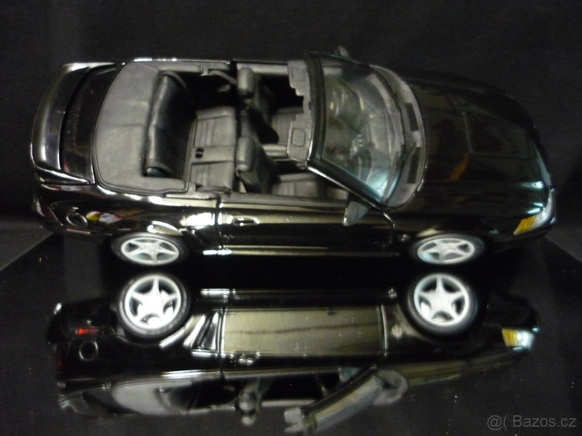 Ford Mustang GT 1999 Convertible Maisto 1/18 - 6