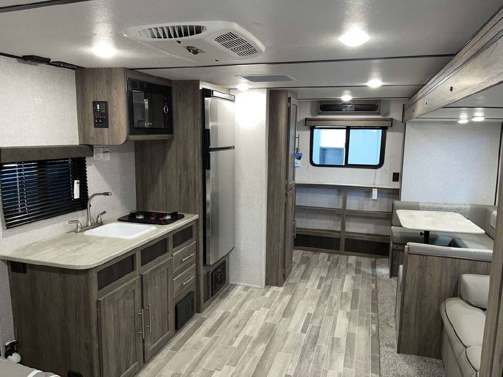 Americký obytný přívěs Zinger 18DS Výsuv DPH - 6