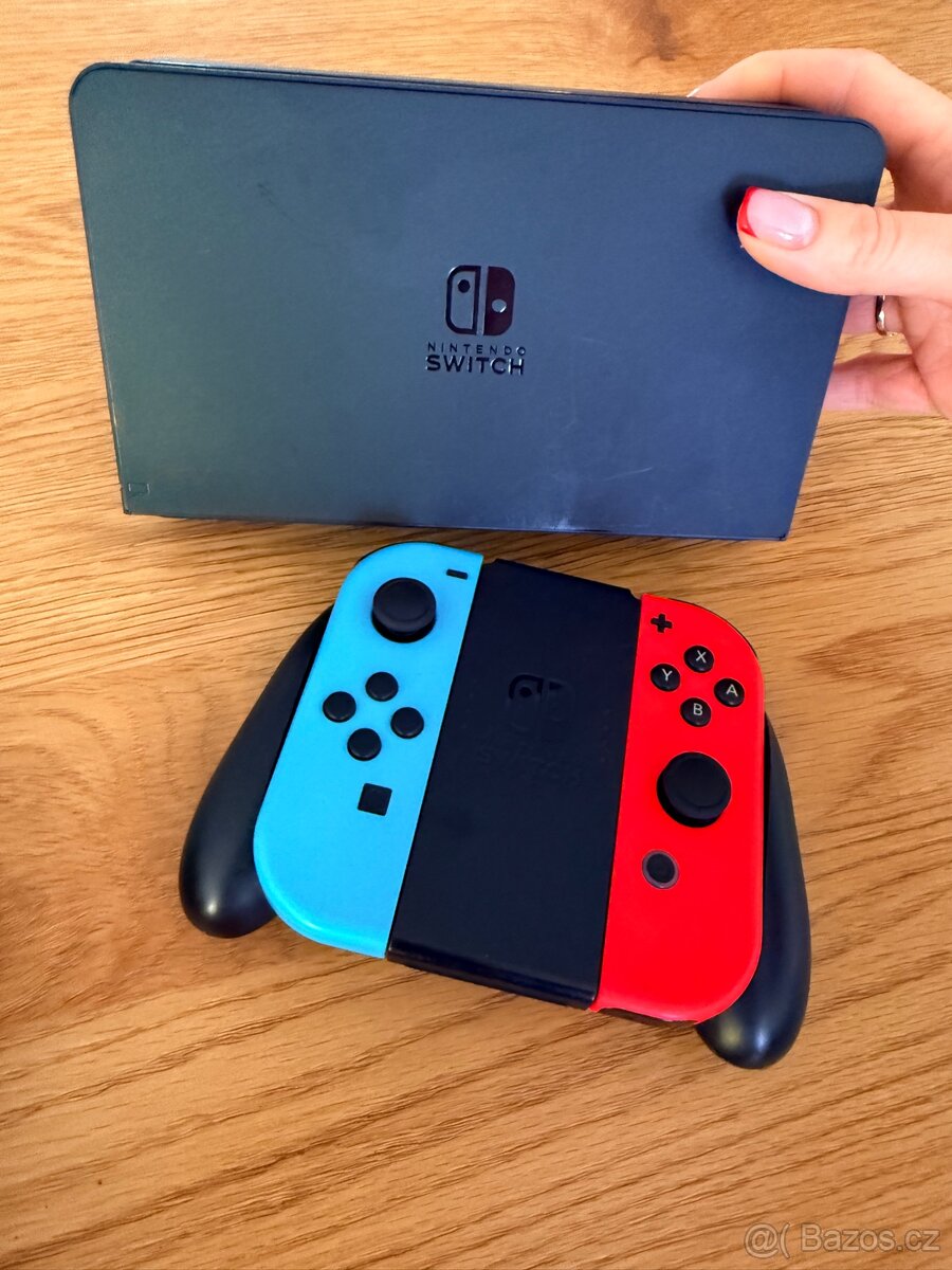 Nintendo Switch OLED + pouzdro + hra Crash - 6