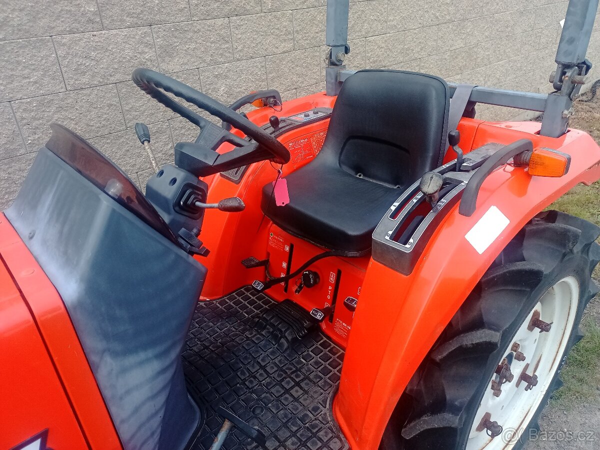 malotraktor Kubota GT3 - 6